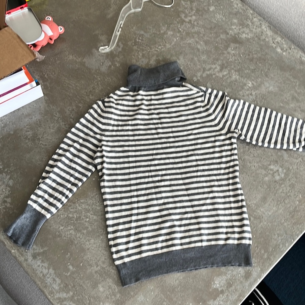 Banana Republic turtleneck sweater. Size small petite.